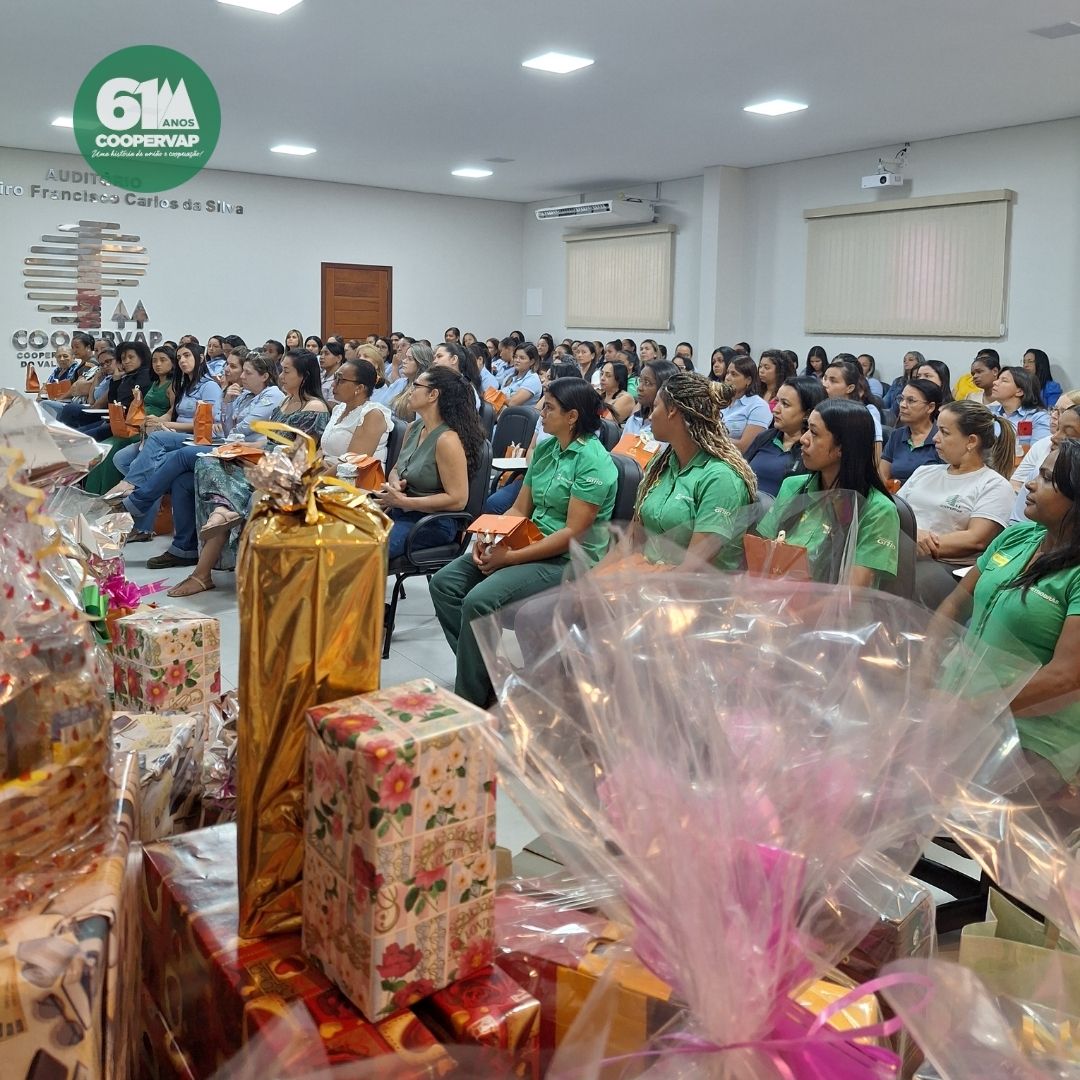 Coopervap homenageia suas funcionárias mamães com café da manhã repleto de carinho e emoção