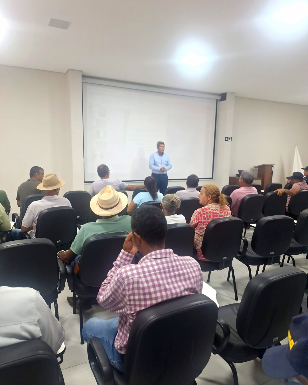Coopervap promove alinhamento institucional e difusão de conhecimento técnico em reunião mensal do Comitê Educativo