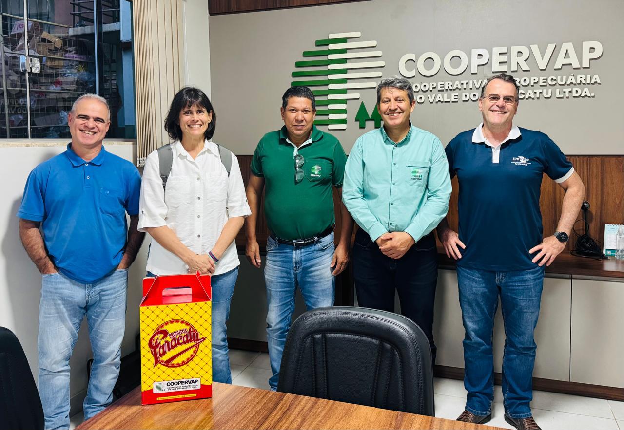 Embrapa Pecuária Sudeste conhece ações do Projeto Mais Leite Saudável Coopervap e avanços da pecuária leiteira regional