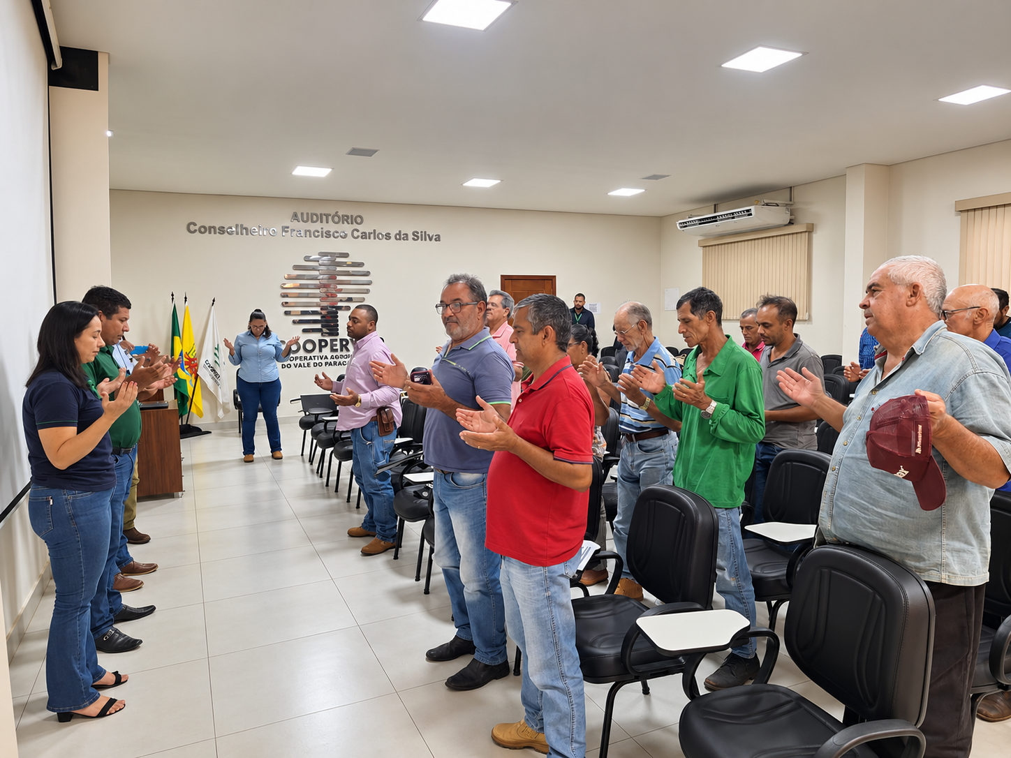 Comitê Educativo da Coopervap debate cenário do agro, crédito consciente e produção de silagem